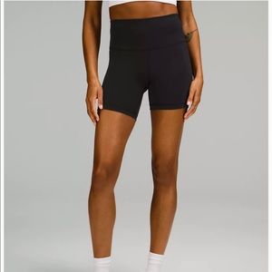 Lululemon Wunder Under Train High-Rise Short 6 in size 4